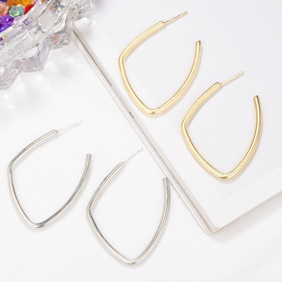 **LEIGHTON* Irregular Shape Gold Fashion Earrings - Picture 8 of 8